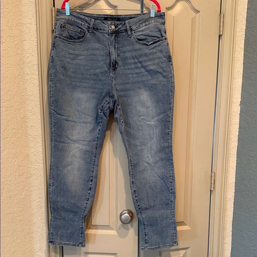Judy Blue Light Wash Ankle Jeans